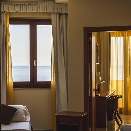 Hotel Apulia Taranto Ara Solis 4*